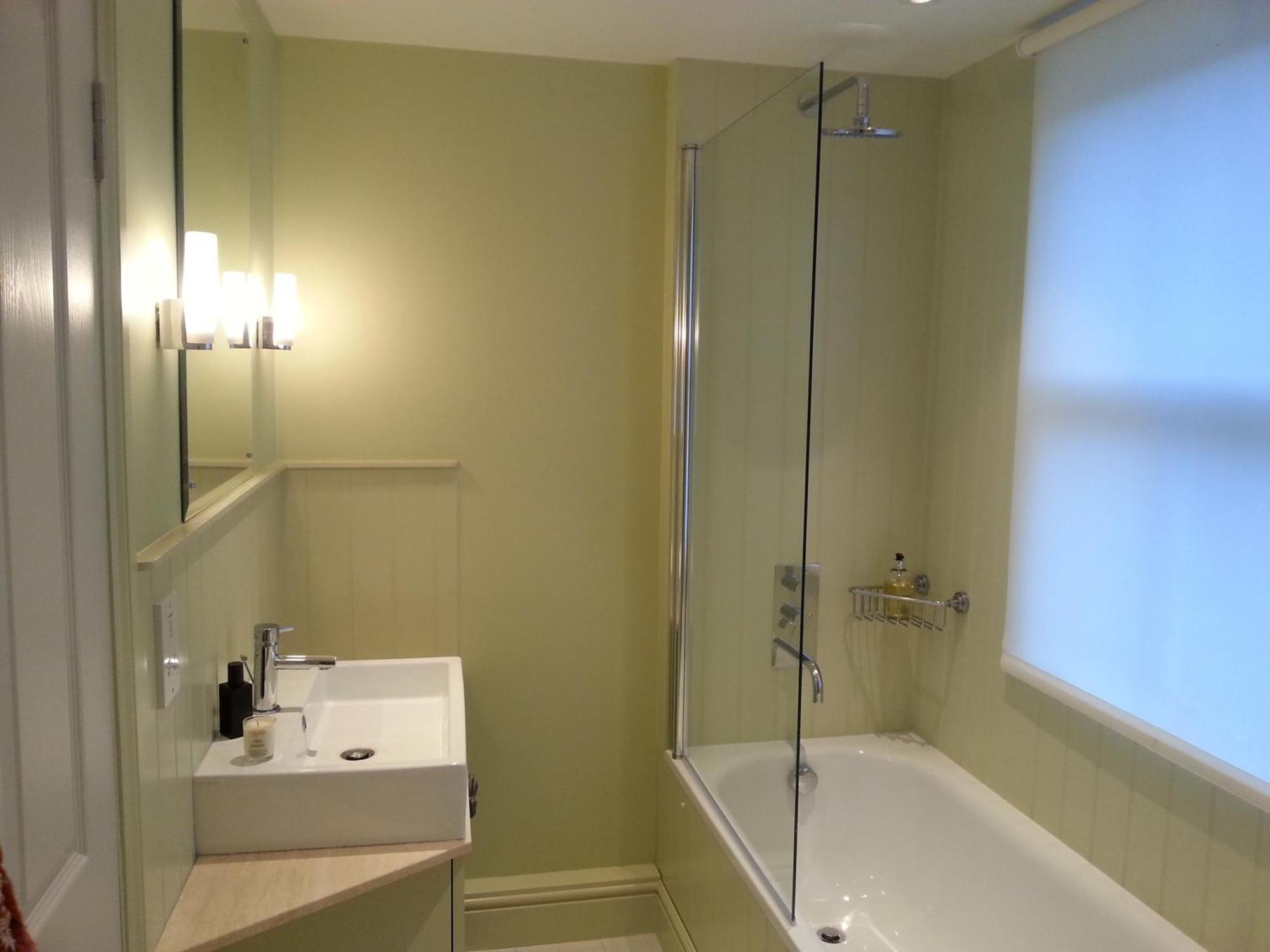 Ensuite Roof Terrace Nr Nine Elms Bed and breakfast
